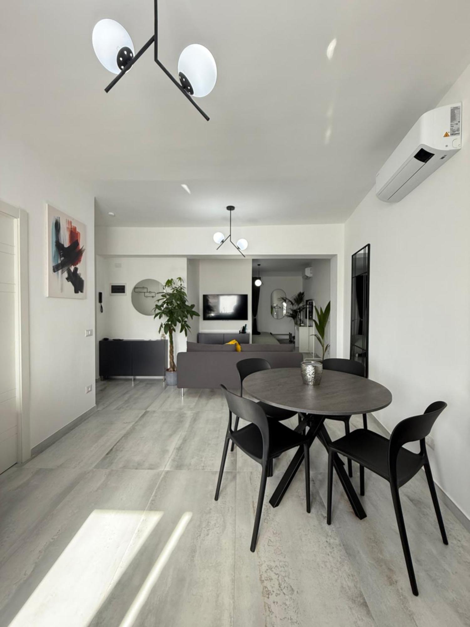 Ethereal Waves Above The Clouds Apartment Rom